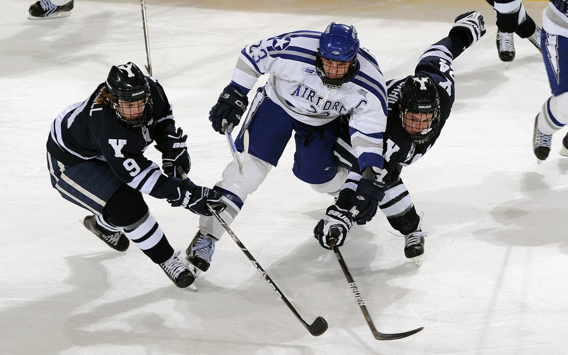 当足球与F1在奇迹的周末交汇,喀麦隆险胜韩国,楚阿梅尼在巴林赛道接管比赛